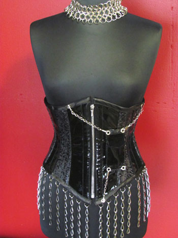 Leder-und Stoffkorsett mit Ketten